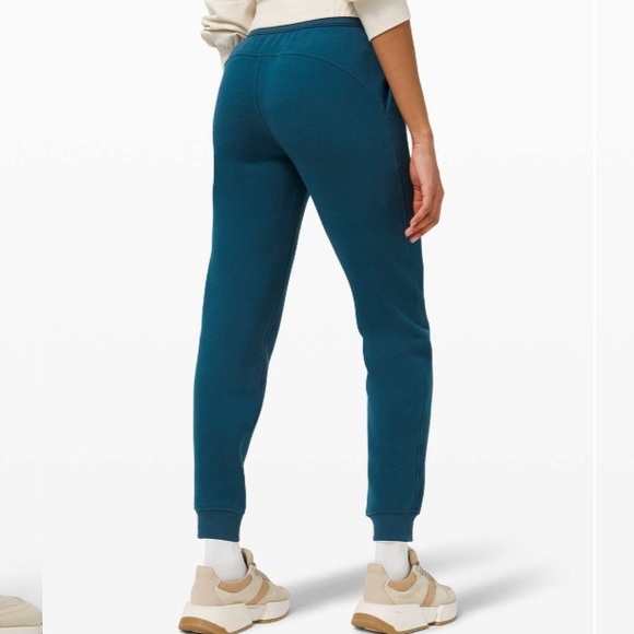 Lululemon Scuba High-Rise Jogger *Fleece 28" - Picture 2 of 7